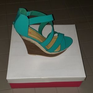 Size 10 wedges